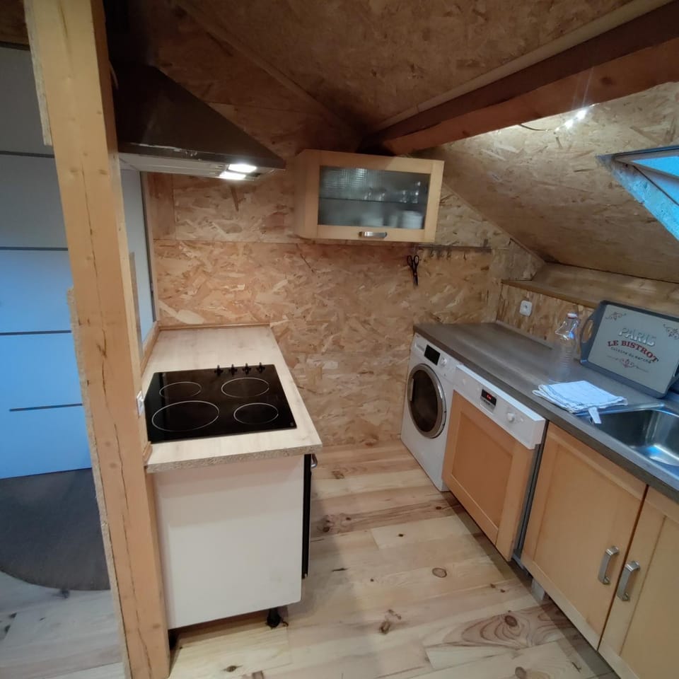 Appartement atypique avec piscine partagée. Apartment in Provence-Alpes-Côte d'Azur