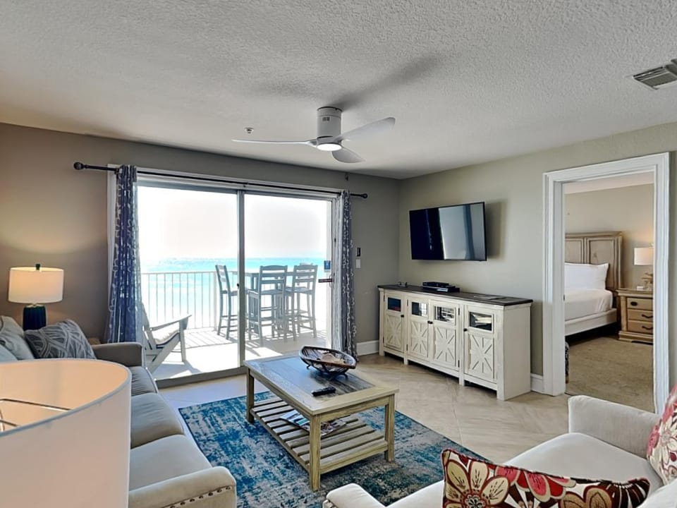 TV and multimedia, Balcony/Terrace, Living room, Seating area, Sea view, furniture