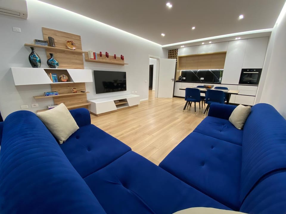 Communal lounge/ TV room, TV and multimedia, Kitchen or kitchenette, Living room, Seating area, Dining area, Evening entertainment
