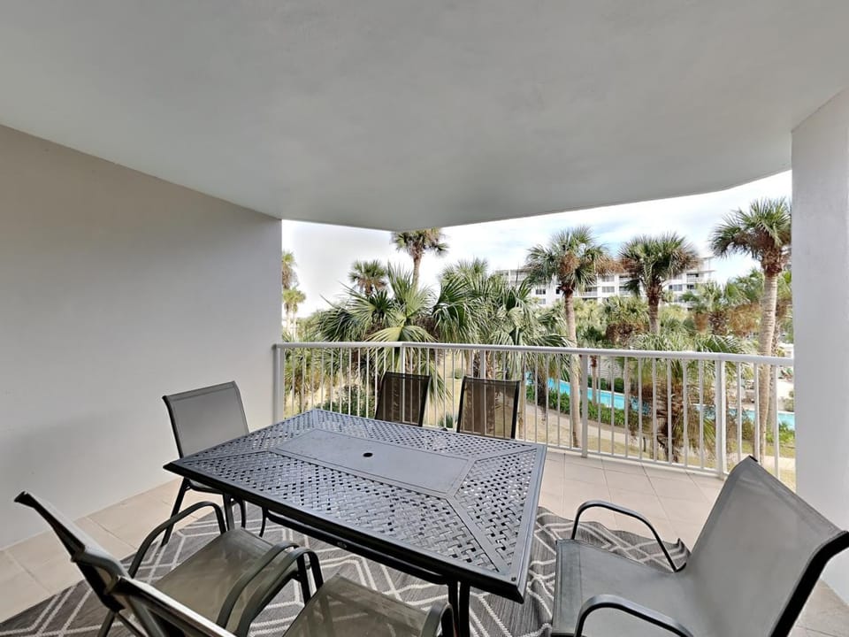 Garden, Balcony/Terrace, Seating area, Pool view
