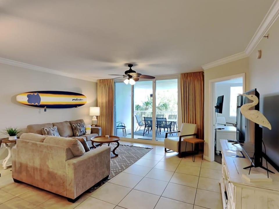 TV and multimedia, Balcony/Terrace, Living room, Seating area, furniture