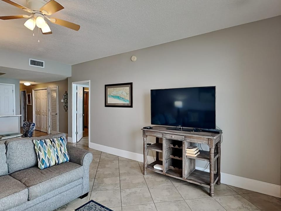 TV and multimedia, Living room, Seating area, furniture, air conditioner