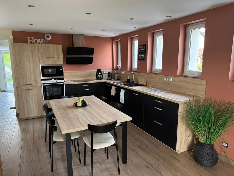 Le Relais de la Fontaine & Jacuzzi House in Wallonia, Belgium