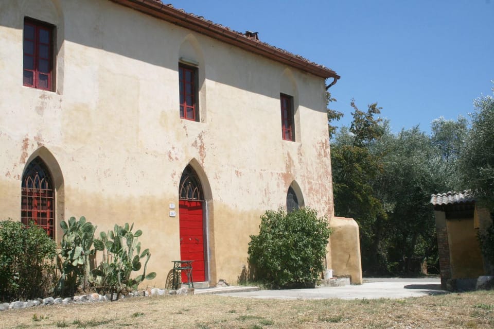 Facade/entrance