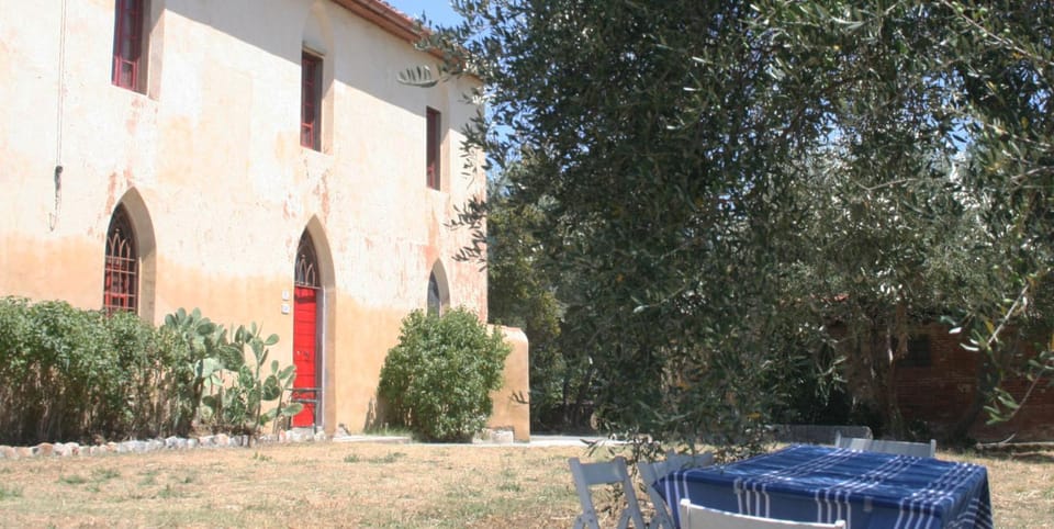 Property building, Facade/entrance, Dining area
