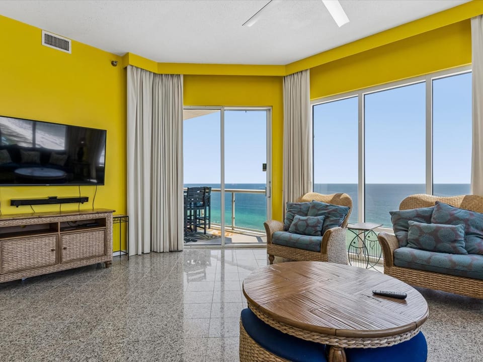 TV and multimedia, Balcony/Terrace, Living room, Seating area, Sea view, furniture, air conditioner