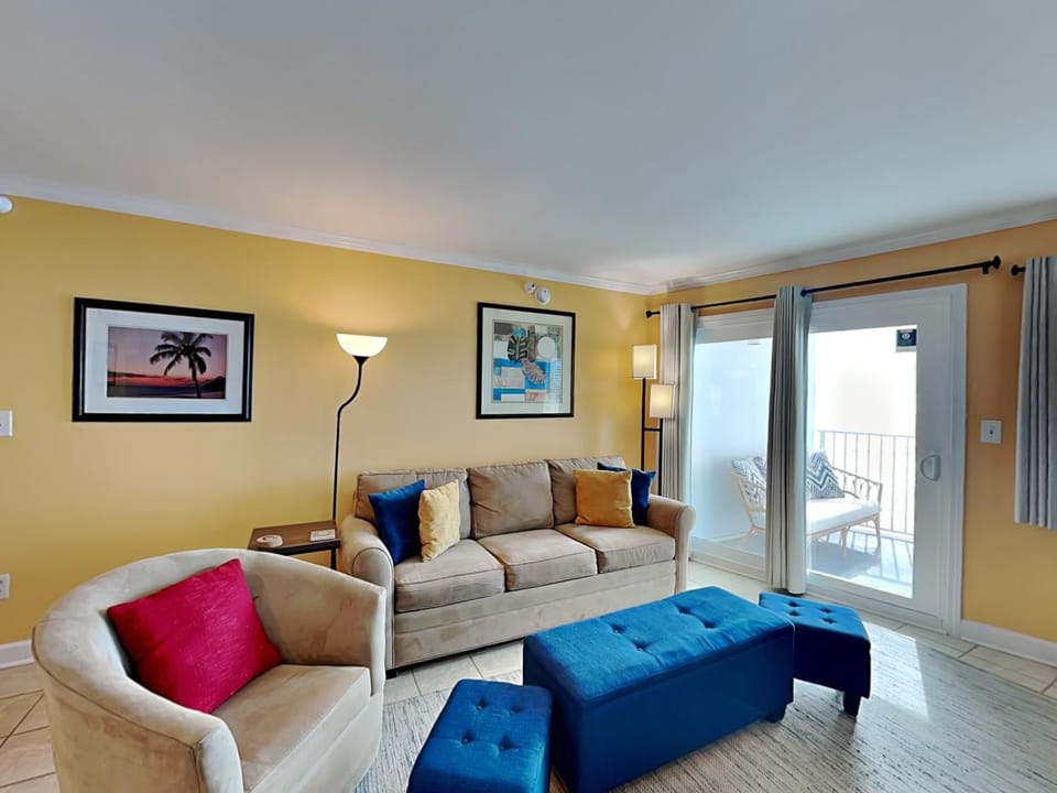 Balcony/Terrace, Living room, Seating area, furniture