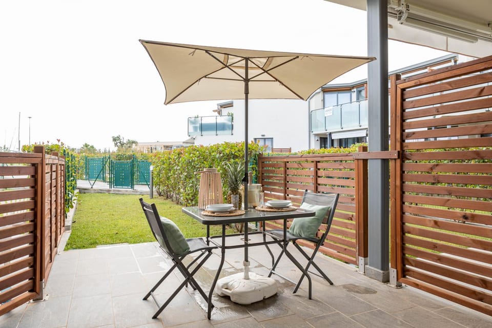 Property building, Patio, Garden, View (from property/room), Balcony/Terrace, Dining area, Garden view