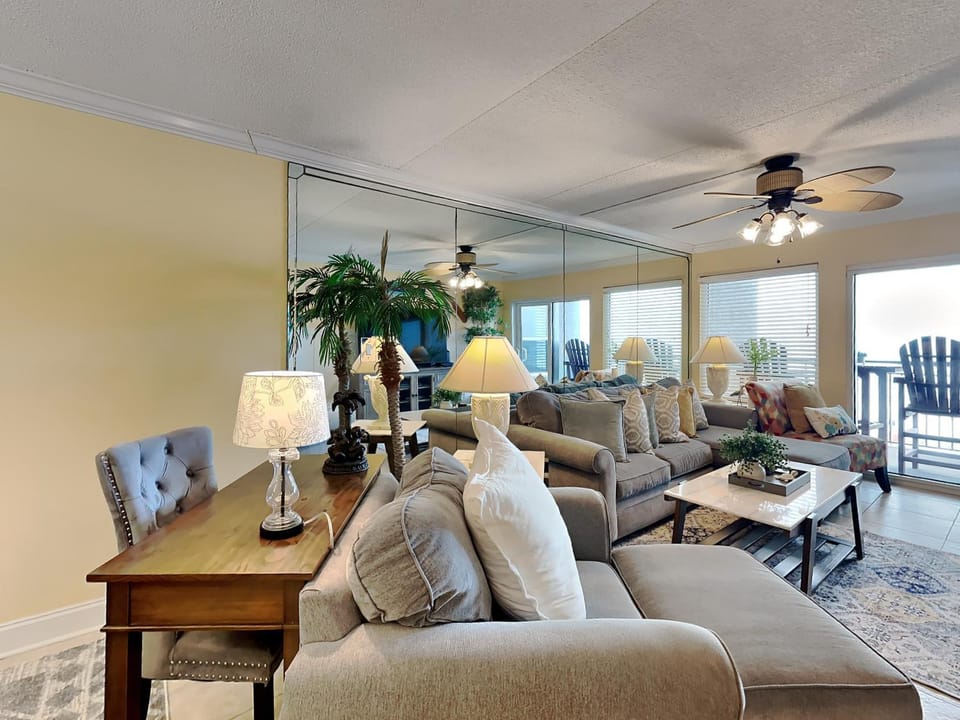 Balcony/Terrace, Living room, Seating area, furniture