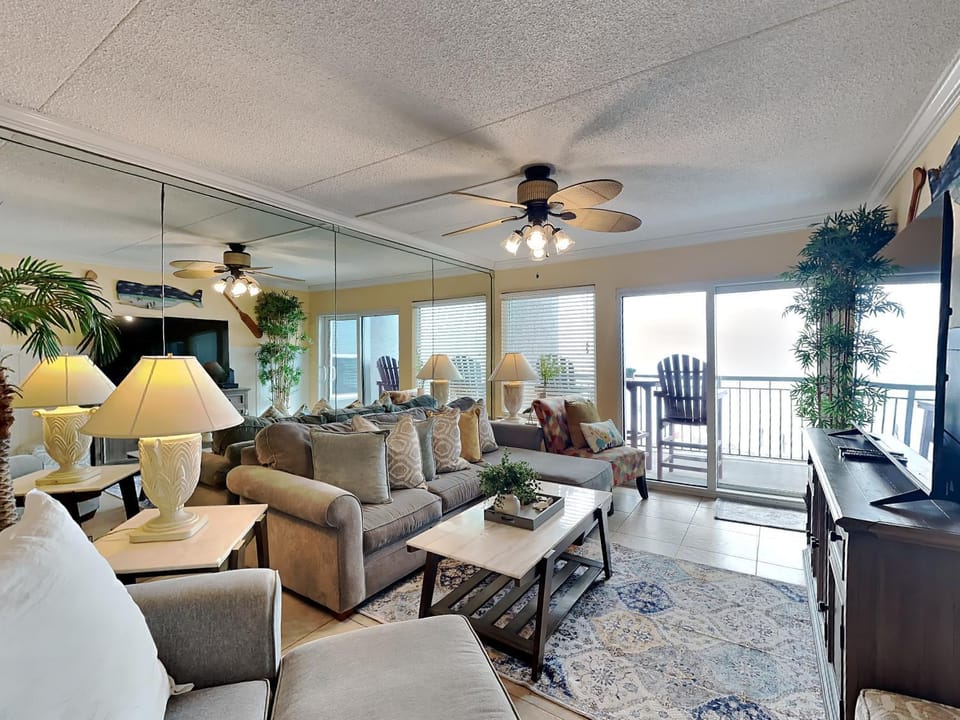 TV and multimedia, Balcony/Terrace, Living room, Seating area, Sea view, furniture