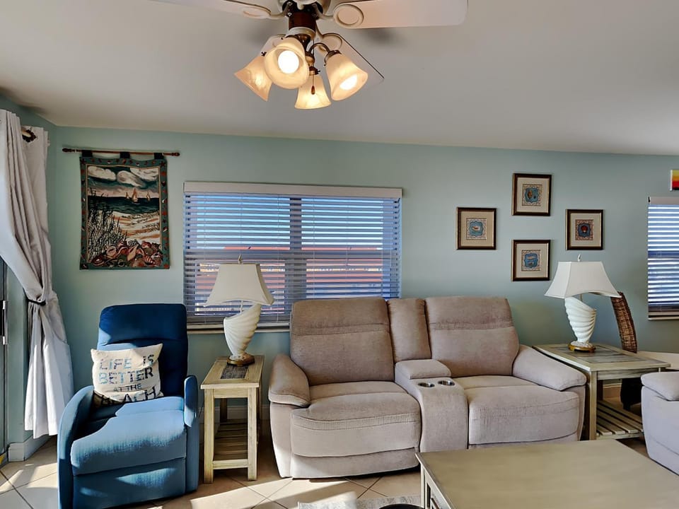 Living room, Seating area, furniture