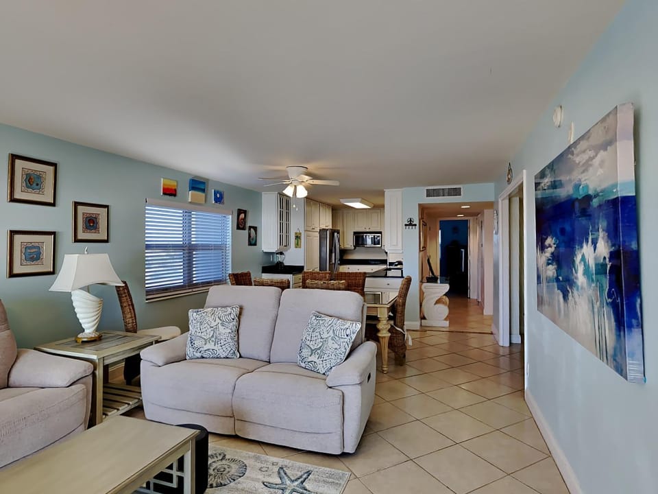 TV and multimedia, Kitchen or kitchenette, Living room, Seating area, furniture