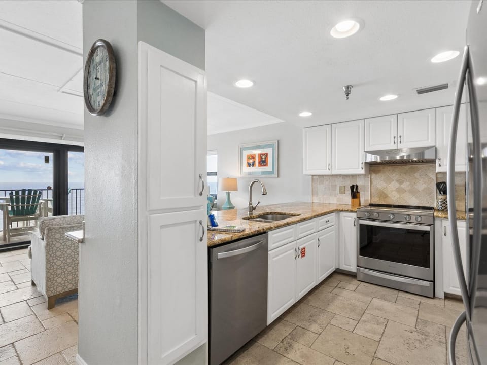 Kitchen or kitchenette, Sea view, dishwasher, microwave, oven, stove, kitchen, air conditioner