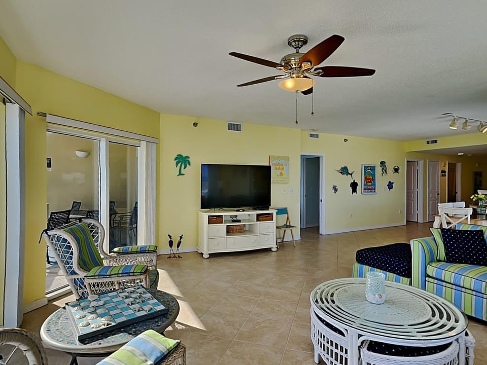 TV and multimedia, Living room, Seating area, furniture
