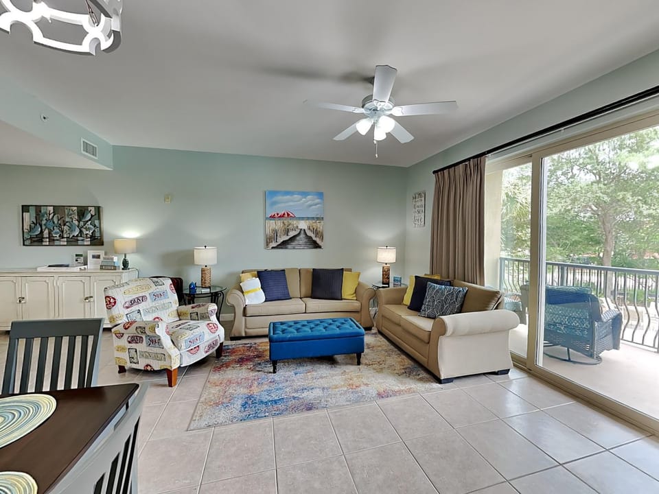 TV and multimedia, Balcony/Terrace, Living room, Seating area, Dining area, furniture