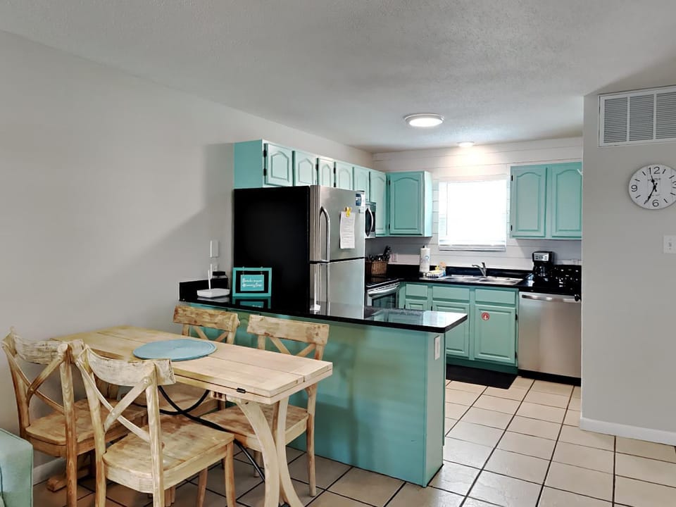 Kitchen or kitchenette, Dining area, oven, stove, air conditioner