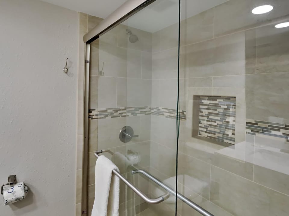 Shower, Bathroom, towels