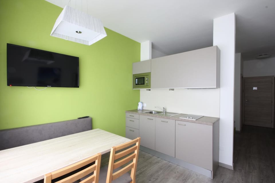 TV and multimedia, Kitchen or kitchenette, dishwasher