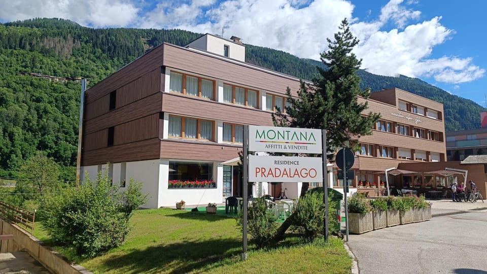 Property building, Facade/entrance