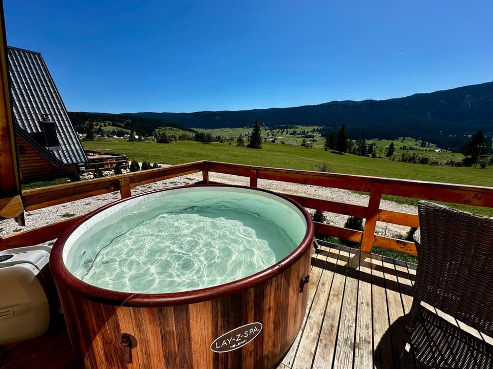Day, Natural landscape, Hot Tub, Hot Tub, Mountain view, Pool view