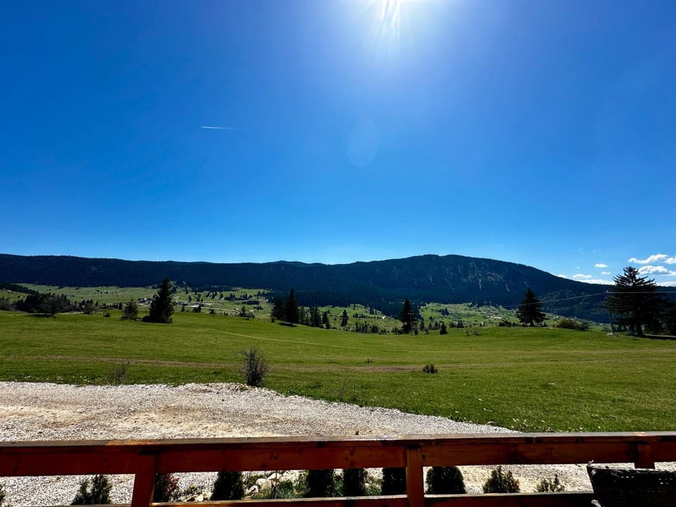 Nearby landmark, Spring, Day, Natural landscape, Mountain view
