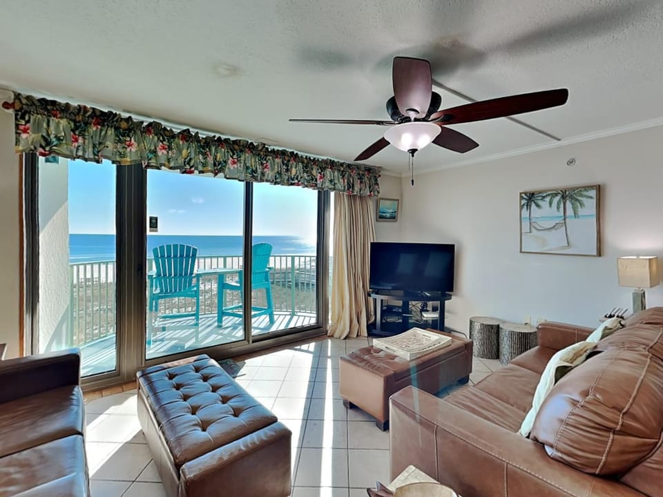 TV and multimedia, Balcony/Terrace, Living room, Seating area, Sea view, furniture