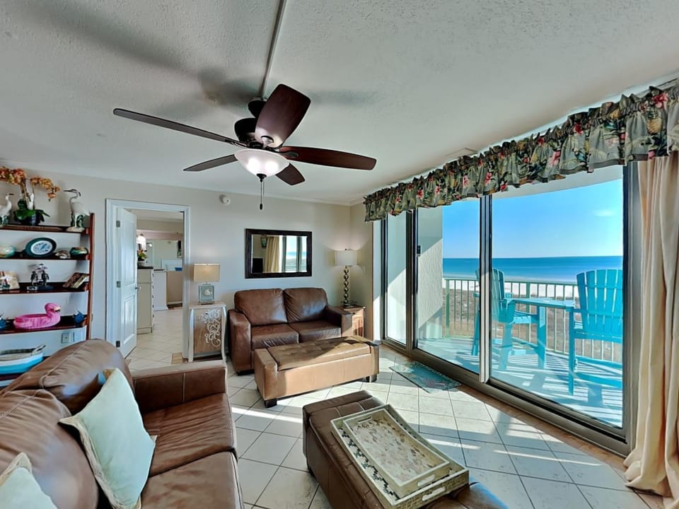 Balcony/Terrace, Living room, Seating area, Sea view, furniture