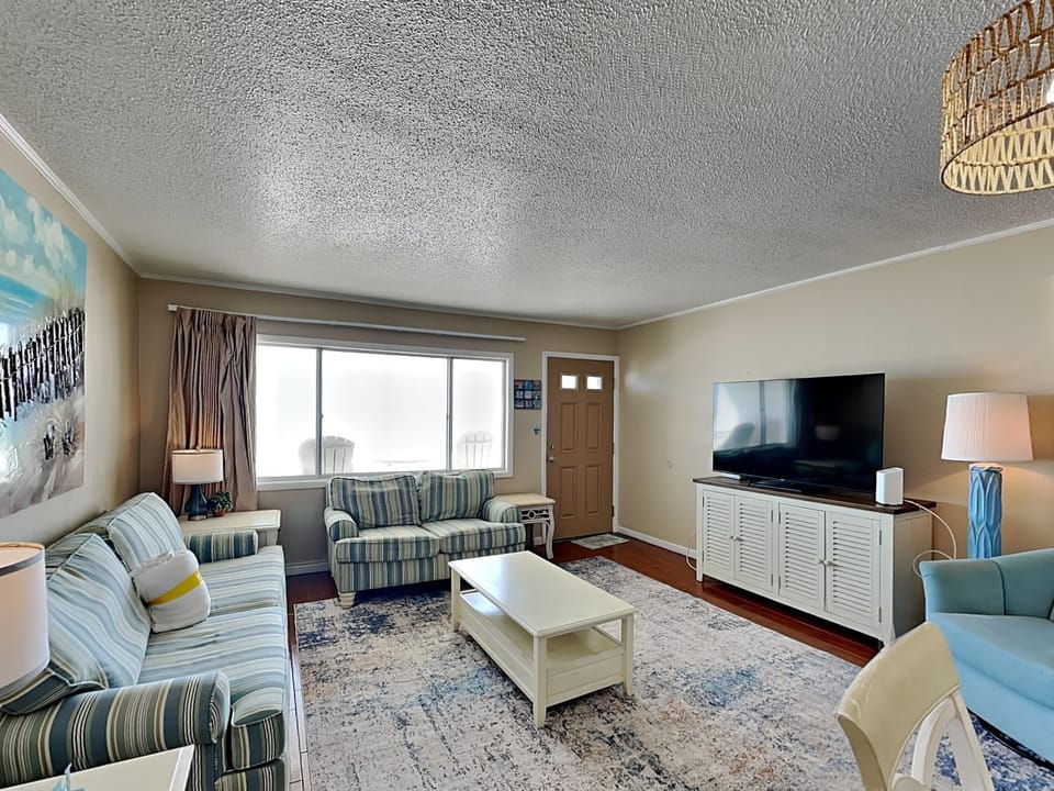 TV and multimedia, Living room, Seating area, furniture