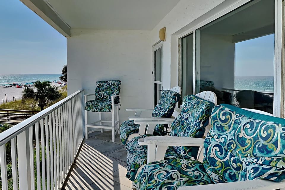 Balcony/Terrace, Seating area, Beach, Sea view