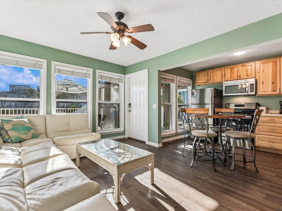 Kitchen or kitchenette, Living room, Seating area, Dining area, furniture