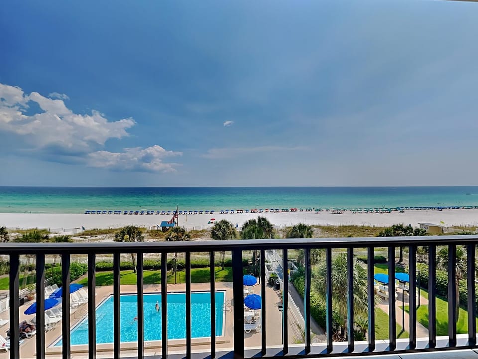 Balcony/Terrace, Beach, Pool view, Sea view, Swimming pool