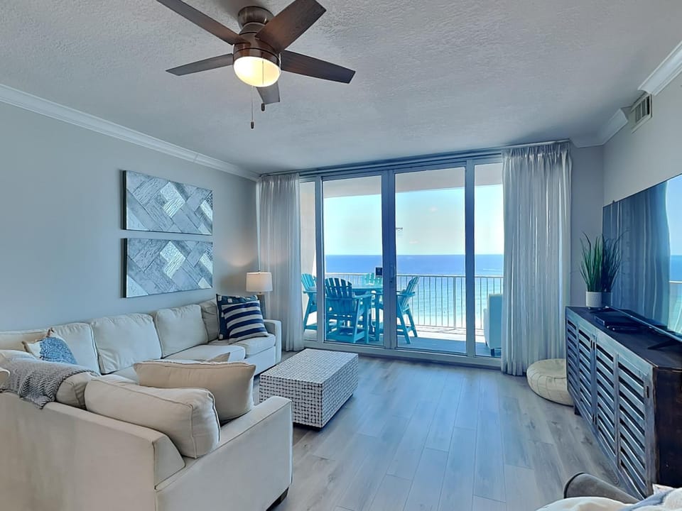 View (from property/room), Balcony/Terrace, Living room, Seating area, Sea view, furniture
