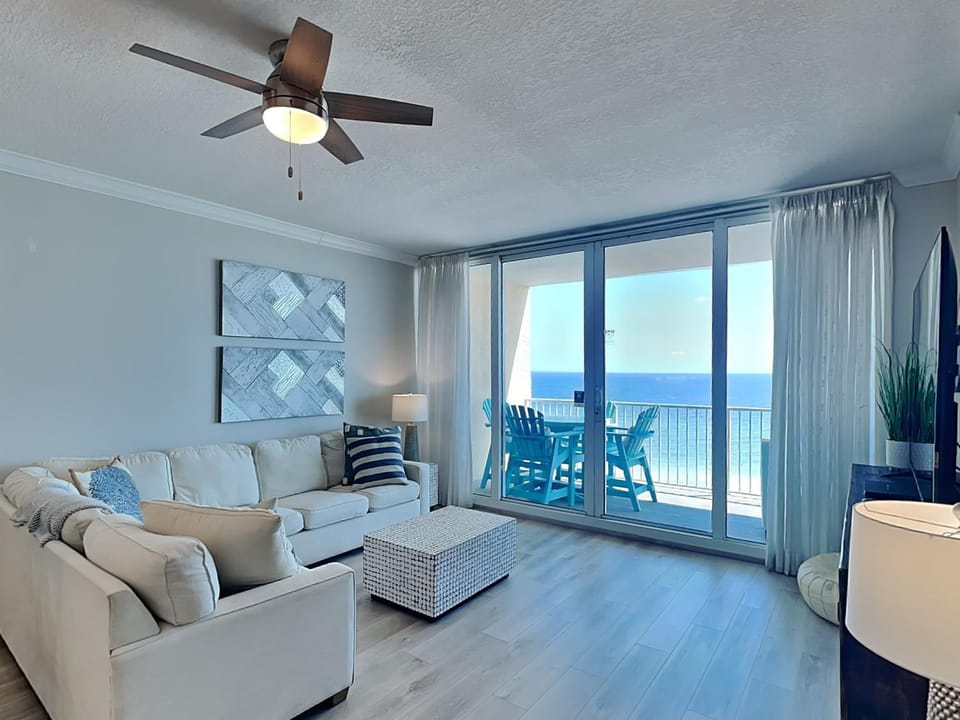 Balcony/Terrace, Living room, Seating area, Sea view, furniture