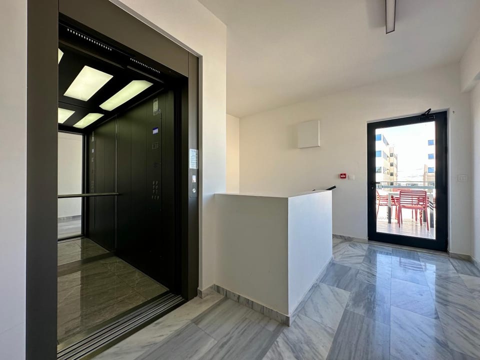 Property building, Balcony/Terrace, acessibility