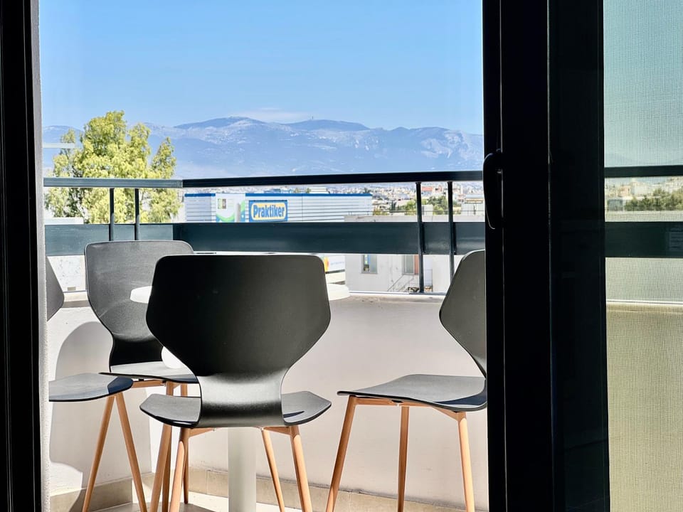 Day, View (from property/room), Balcony/Terrace, Seating area, Dining area, Mountain view