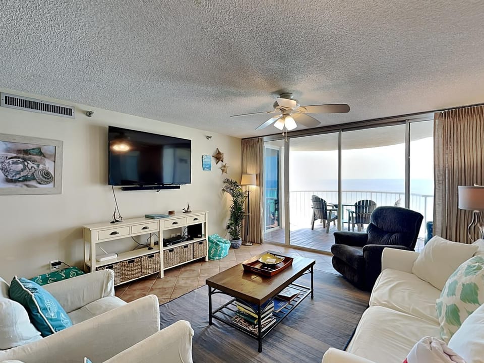 TV and multimedia, Balcony/Terrace, Living room, Seating area, Sea view, furniture