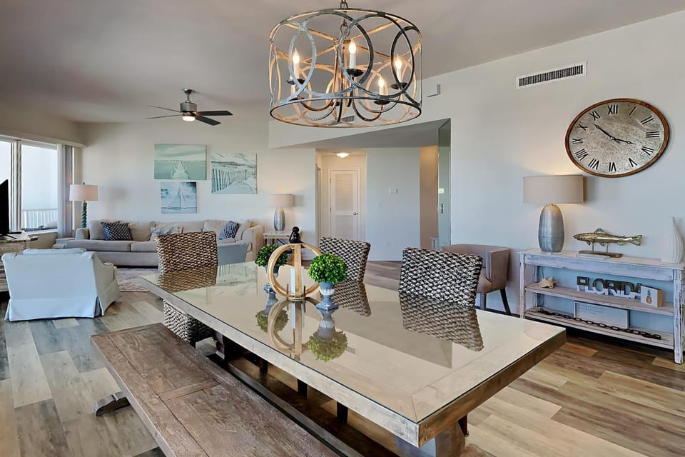 Living room, Seating area, Dining area, furniture, air conditioner