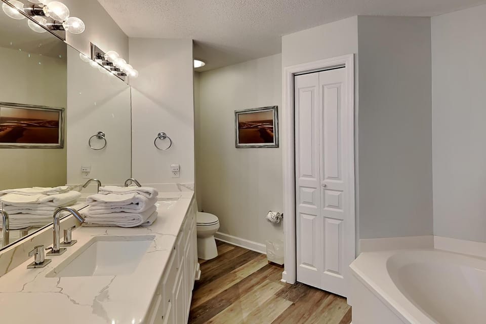 Toilet, Bathroom, Bath, towels