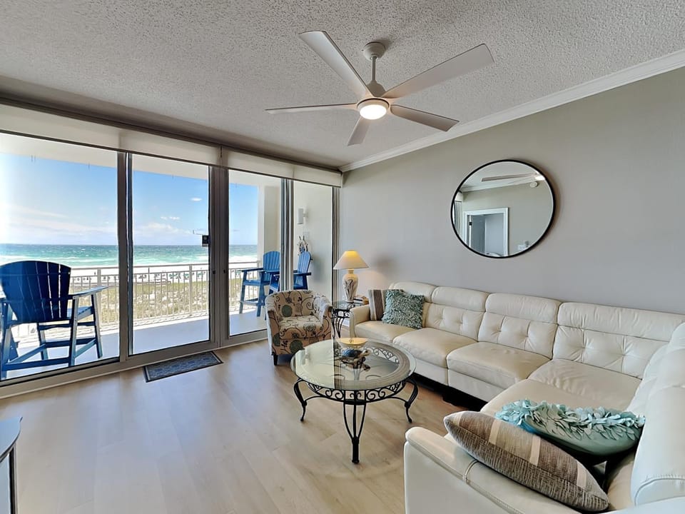 View (from property/room), Balcony/Terrace, Living room, Seating area, Beach, Sea view, furniture