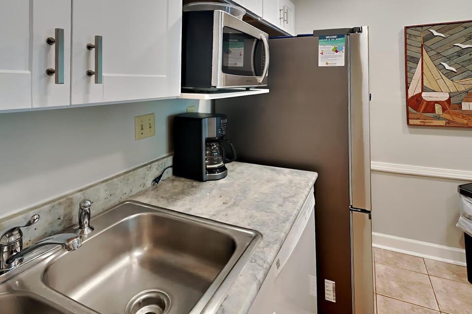Coffee/tea facilities, Kitchen or kitchenette, furniture, microwave