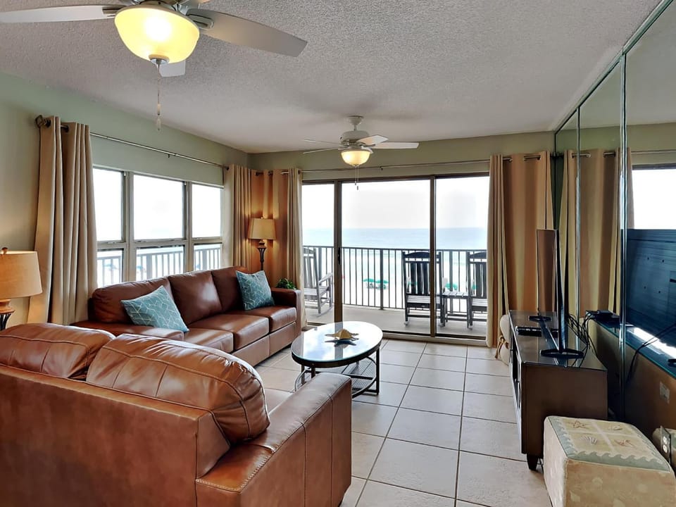TV and multimedia, Balcony/Terrace, Living room, Seating area, Sea view, furniture