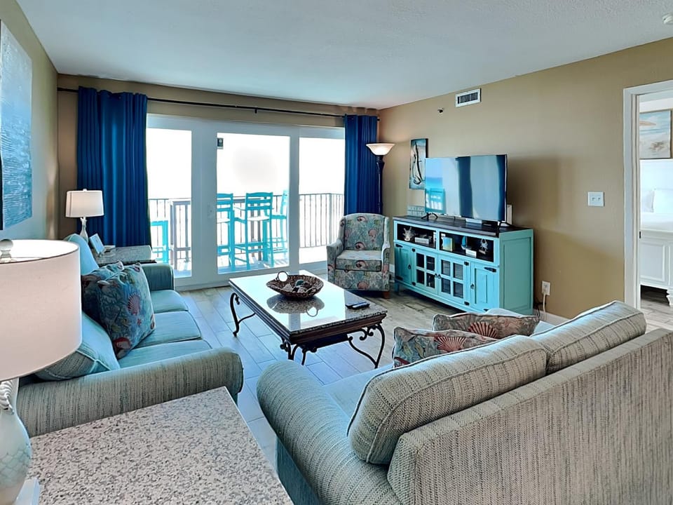 TV and multimedia, Balcony/Terrace, Living room, Seating area, furniture, air conditioner