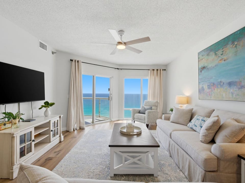 TV and multimedia, View (from property/room), Balcony/Terrace, Living room, Seating area, Sea view, furniture