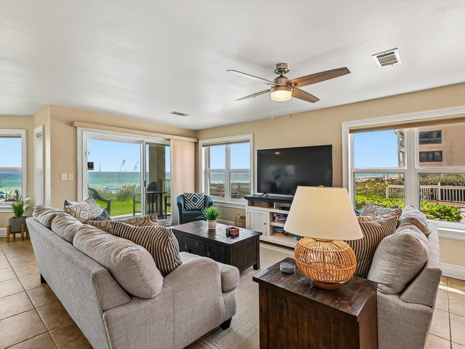 TV and multimedia, View (from property/room), Living room, Seating area, Sea view, furniture