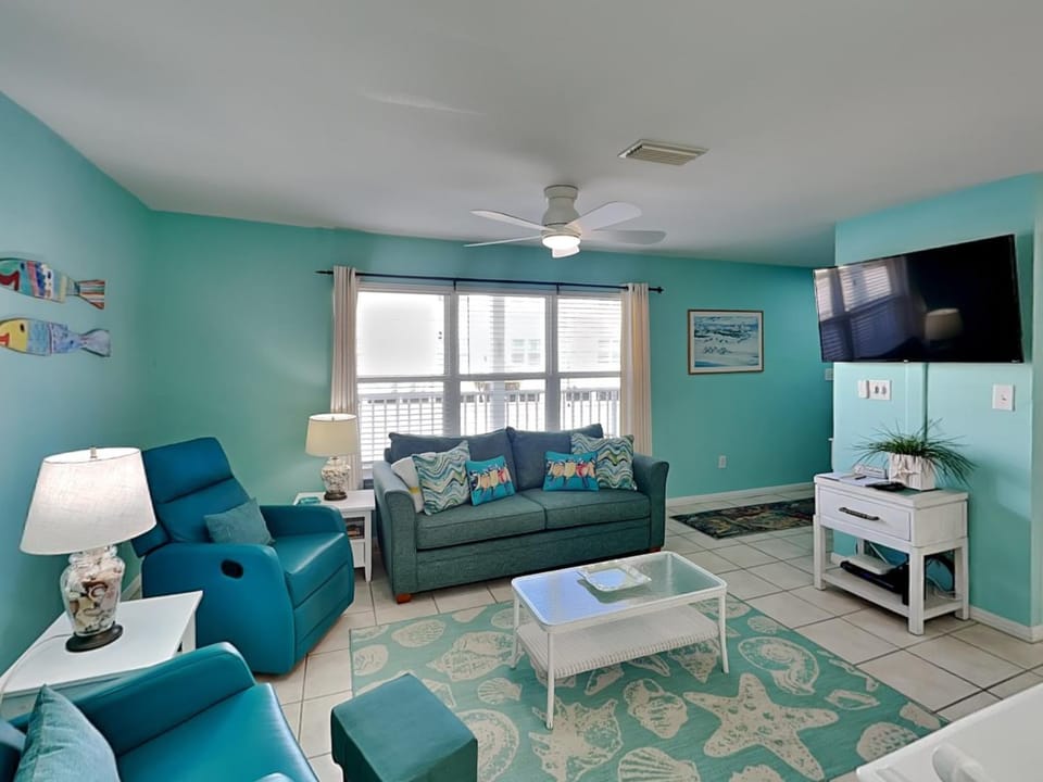 TV and multimedia, Living room, Seating area, furniture