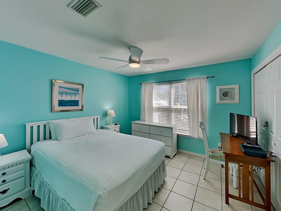 Bed, TV and multimedia, Bedroom, furniture