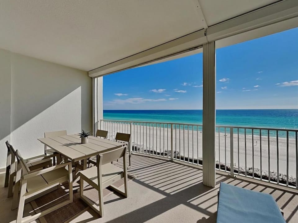 Balcony/Terrace, Seating area, Dining area, Beach, Sea view