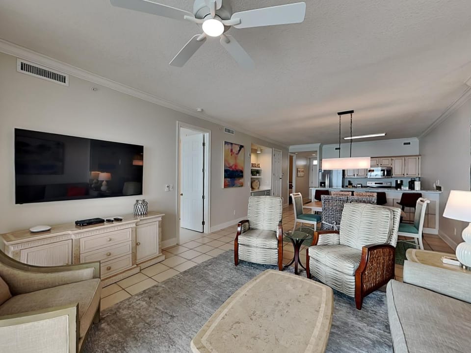 TV and multimedia, Kitchen or kitchenette, Living room, Seating area, Dining area, furniture, air conditioner
