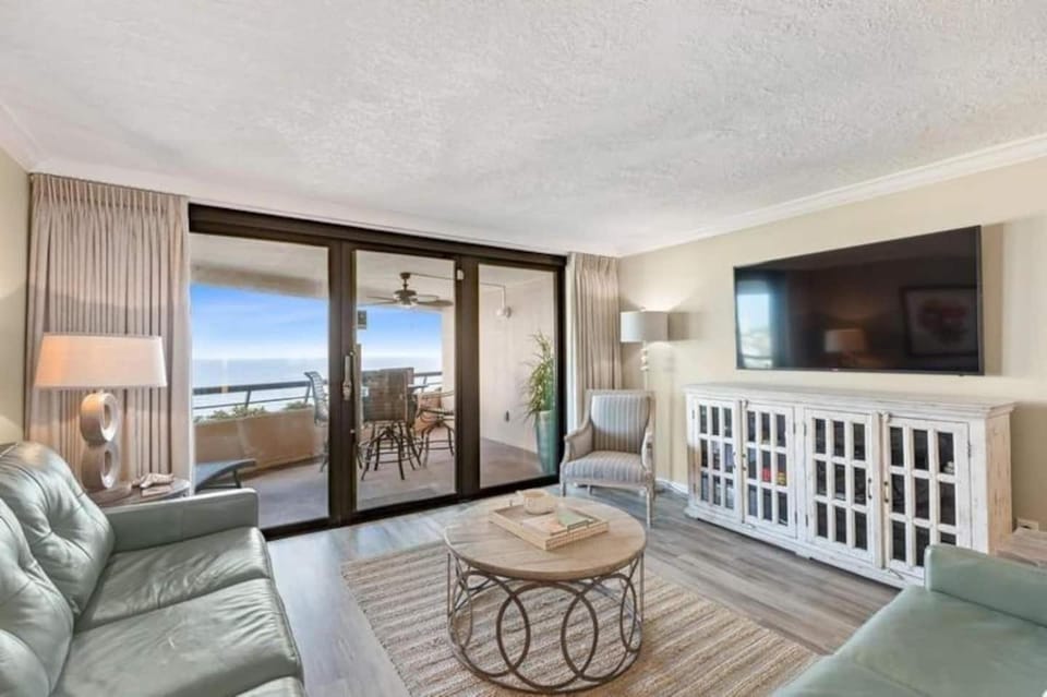 TV and multimedia, Balcony/Terrace, Living room, Seating area, Sea view, furniture