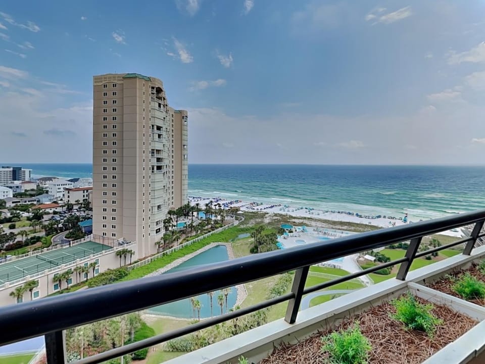 Balcony/Terrace, Beach, Tennis court, Pool view, Sea view